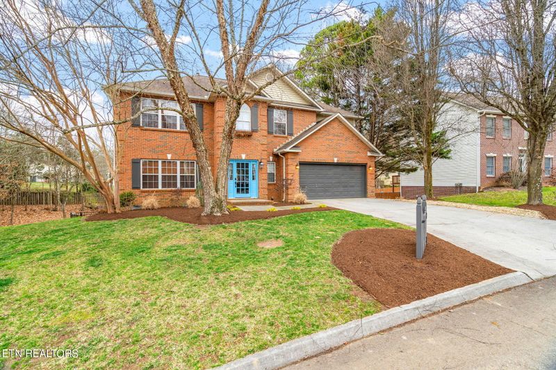1835 Pinestraw Ln, Knoxville, TN 37932