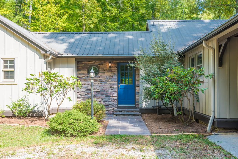 1838 W Millers Cove Rd, Walland, TN 37886