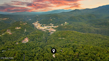 1839 Zurich Ct, Gatlinburg, TN 37738
