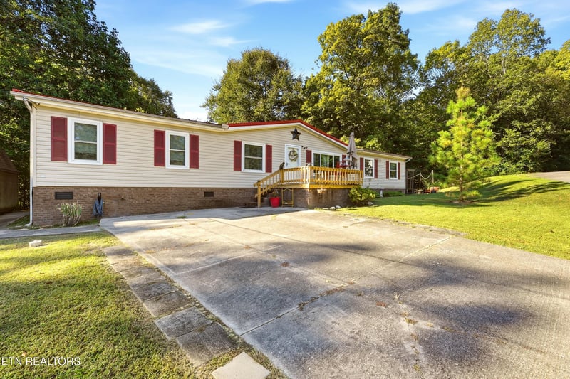184 Cutters Ln, Clinton, TN 37716