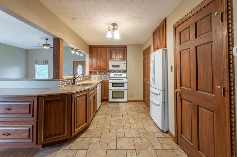 184 Shelly Dr, Sharps Chapel, TN 37866