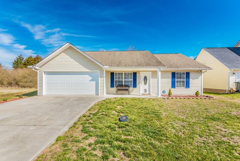 1840 River Poppy Dr, Mascot, TN 37806