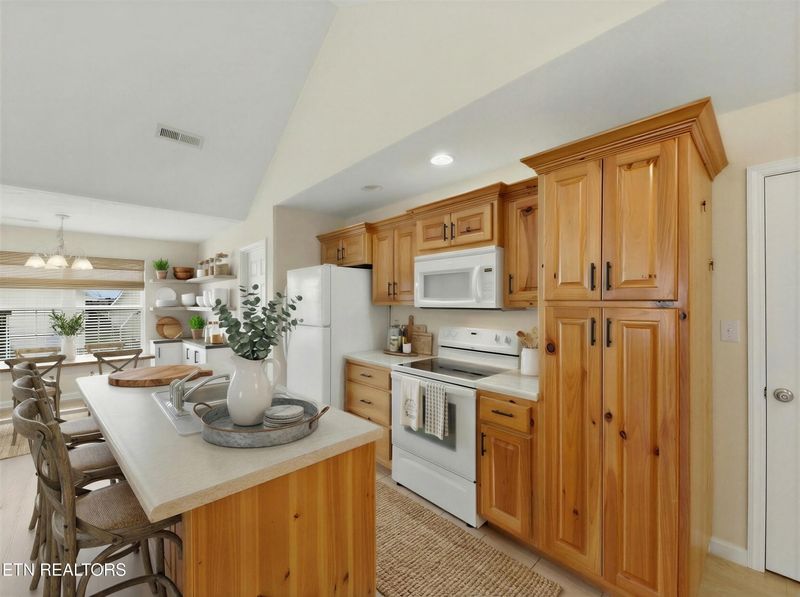 1842 Country Meadows Dr, Sevierville, TN 37862