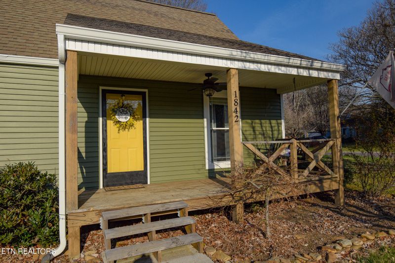 1842 Longcress Dr, Knoxville, TN 37918