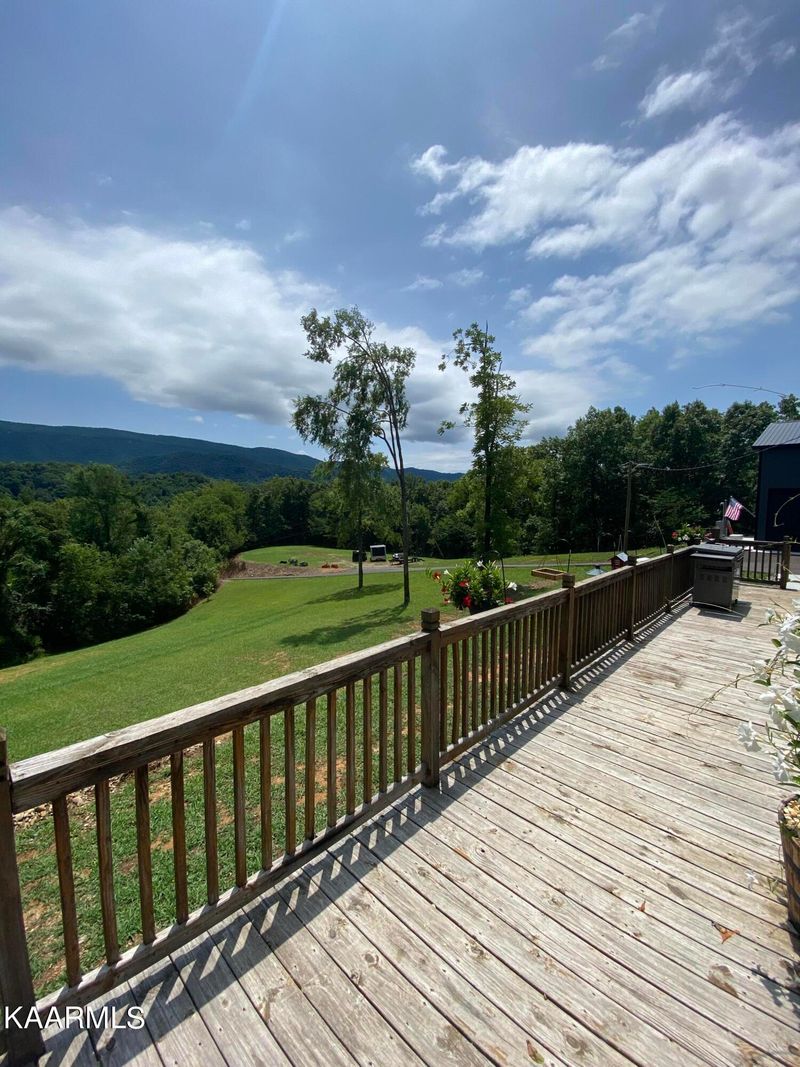 1842 S Delozier Rd, Seymour, TN 37865