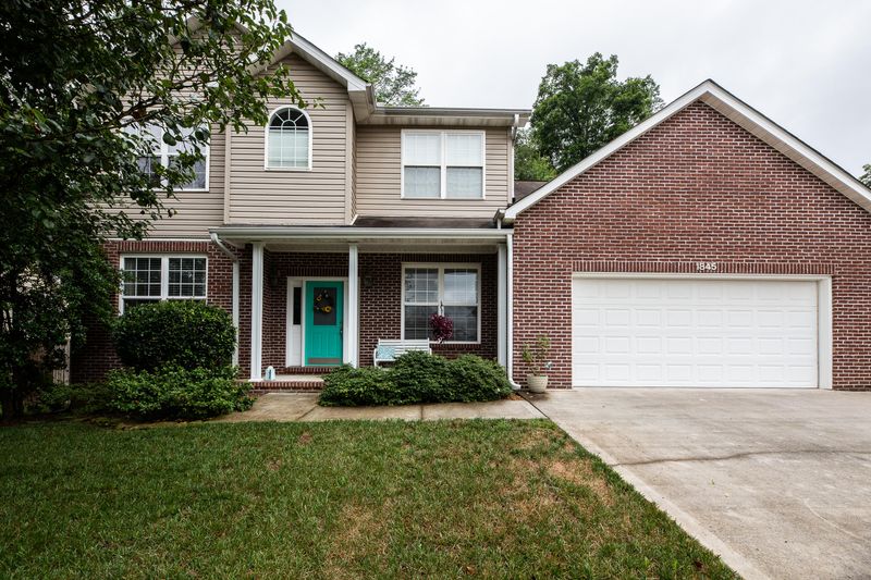 1845 Silver Cloud Ln, Knoxville, TN 37909