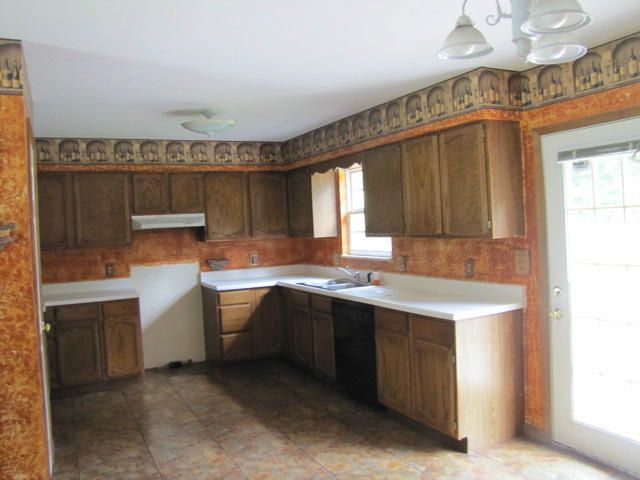185 Edgewood Dr, Powell, TN 37849