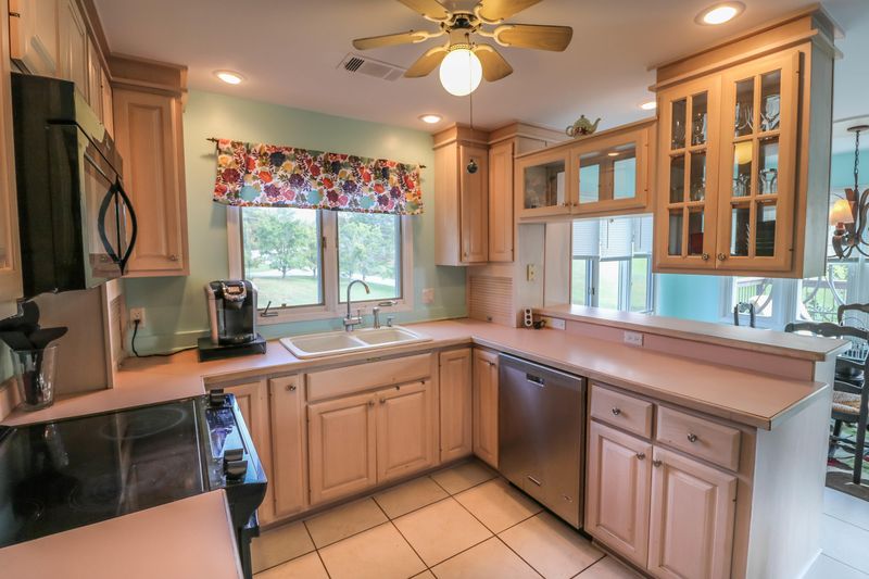 185 Lisa Dr, Sevierville, TN 37876