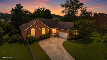 185 Nance Ln, Jacksboro, TN 37757