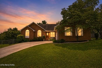 185 Nance Ln, Jacksboro, TN 37757