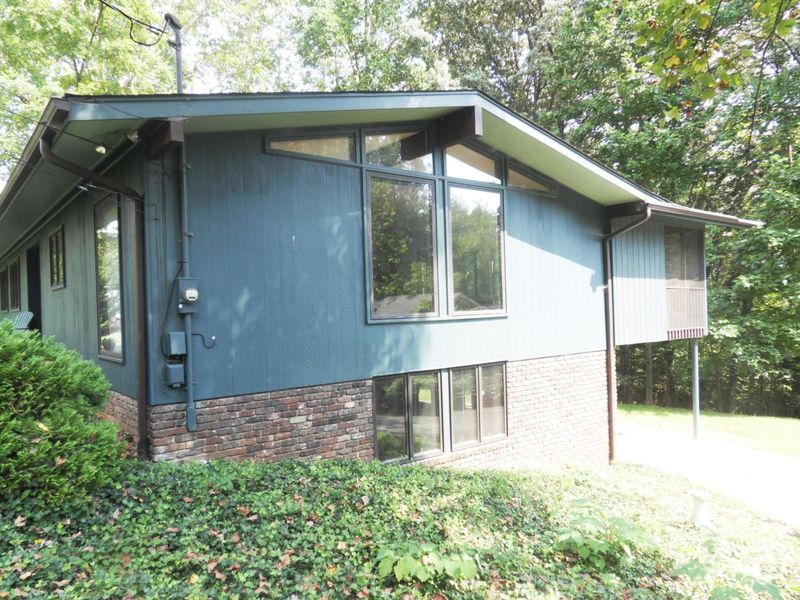 185 Outer Dr, Oak Ridge, TN 37830