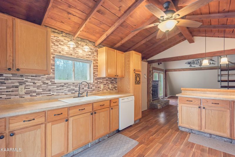 185 Scutcheon Rd, Lancing, TN 37770