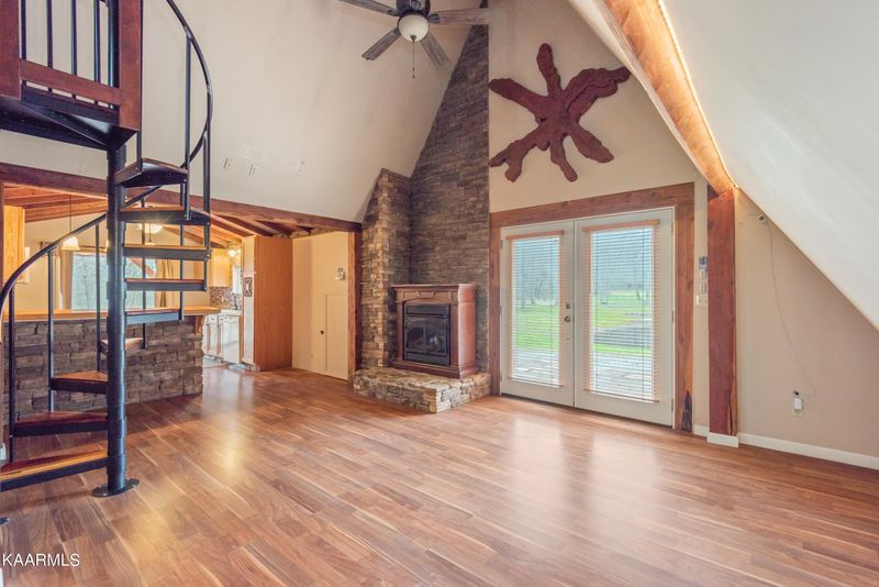 185 Scutcheon Rd, Lancing, TN 37770
