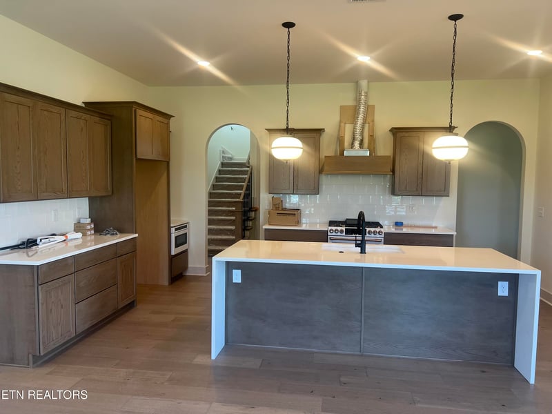 185 Sesame St, Lenoir City, TN 37772