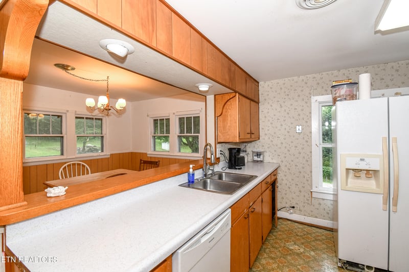 185 Trigonia Rd, Greenback, TN 37742