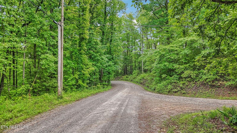 1852 Oakwood Rd, Walland, TN 37886
