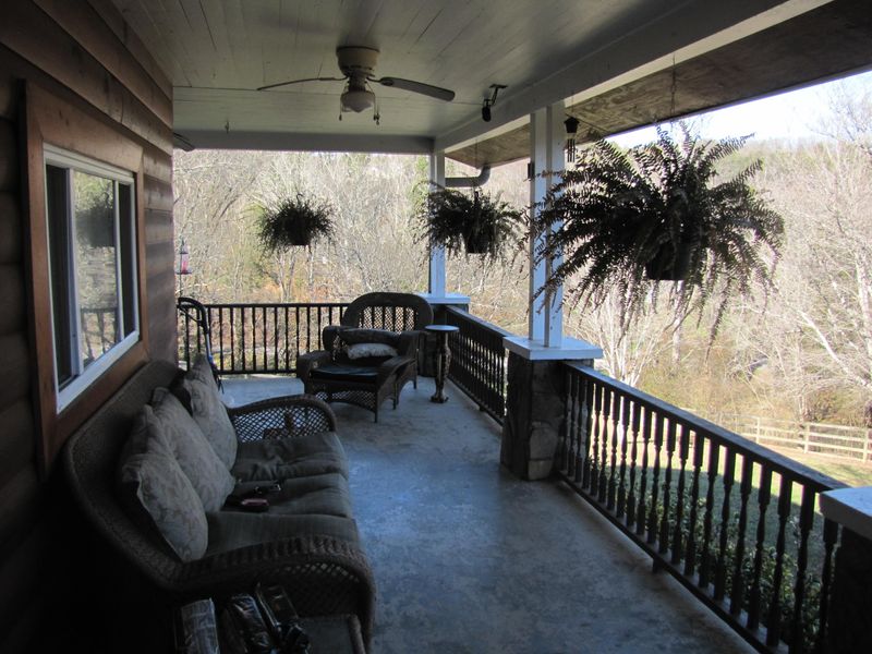 1855 E Old Topside Rd, Louisville, TN 37777