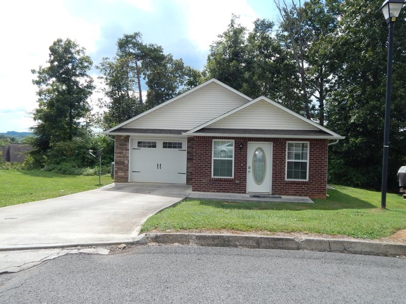 1858 Watauga St, Sevierville, TN 37876