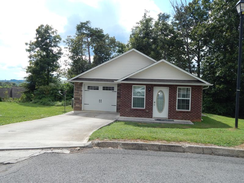 1858 Watauga St, Sevierville, TN 37876