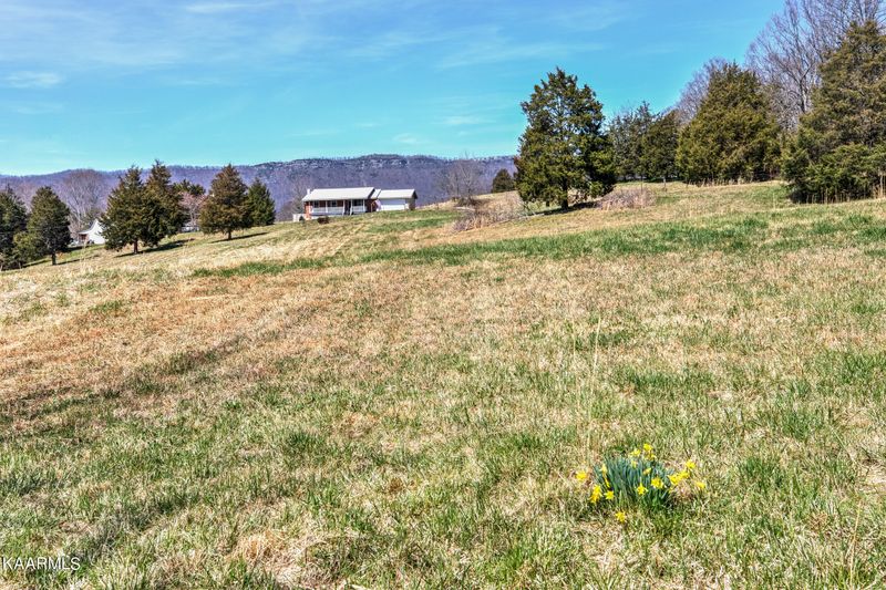 185a Comer Ln, Lafollette, TN 37766
