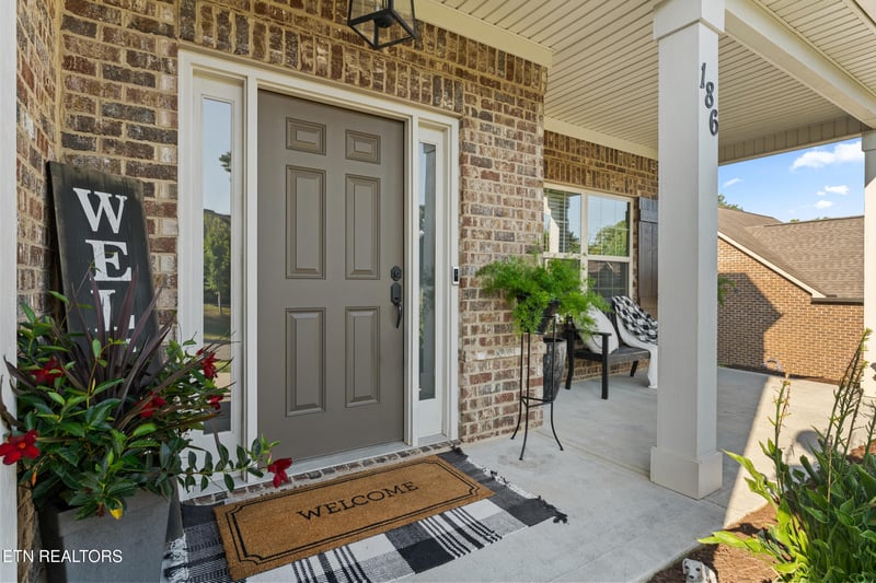 186 Dynasty Dr, Lenoir City, TN 37771