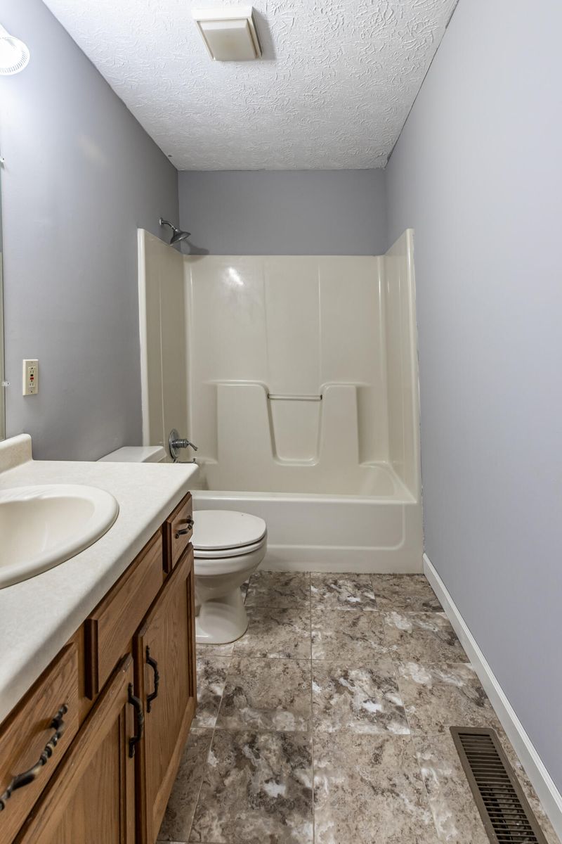 186 Hope Weir Ln, Jacksboro, TN 37757