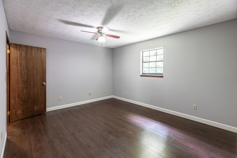 186 Hope Weir Ln, Jacksboro, TN 37757