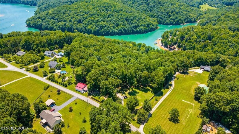 186 Indian Creek Rd, Jacksboro, TN 37757