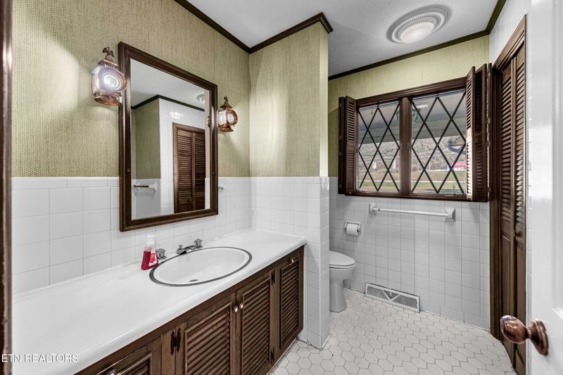 186 Shetland Rd, Lafollette, TN 37766