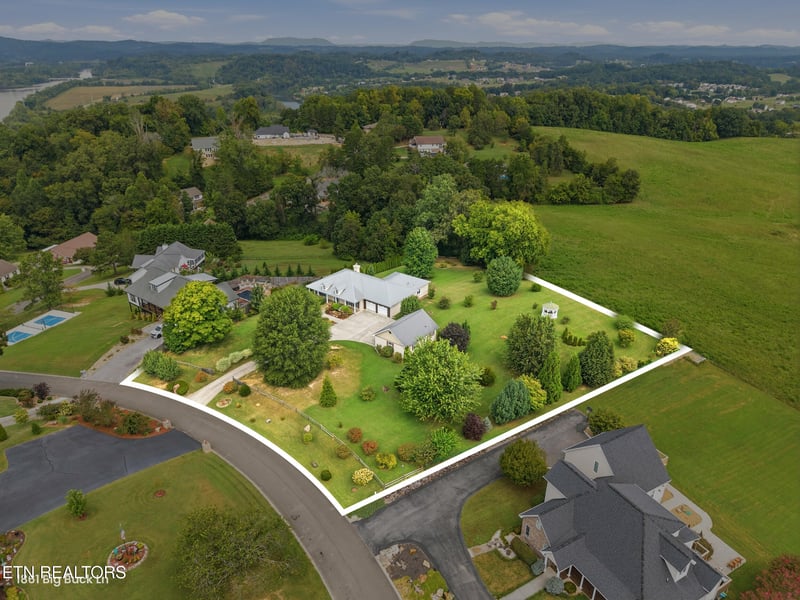 1861 Big Buck Ln, Sevierville, TN 37876
