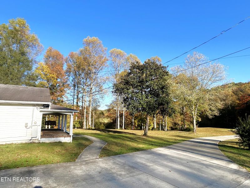 1861 Dutch Valley Rd, Clinton, TN 37716