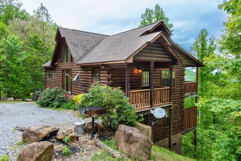 1861 Enchanted Mountain Way, Sevierville, TN 37876