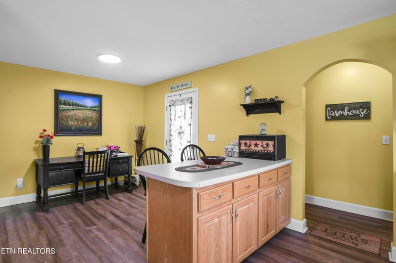 1862 Doaks Creek Rd, Speedwell, TN 37870