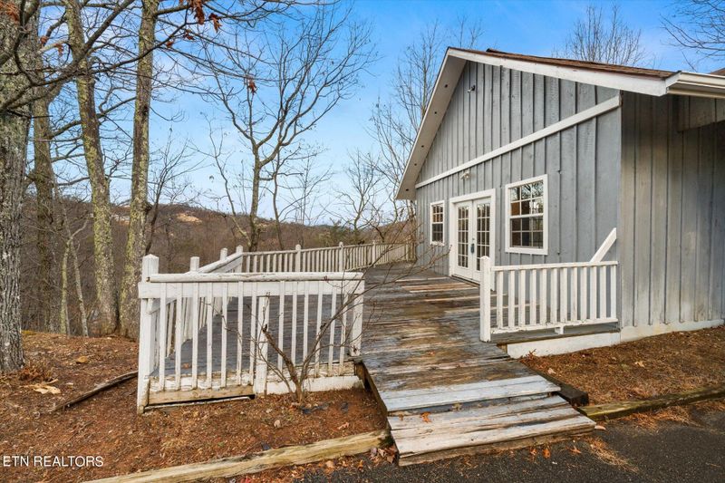 1862 Natures Ln, Sevierville, TN 37862