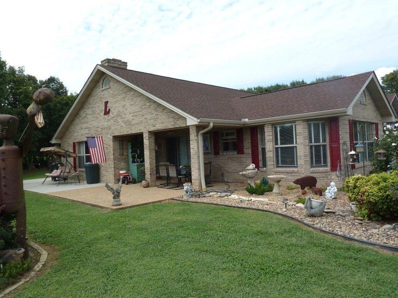 1864 Big Buck Ln, Sevierville, TN 37876