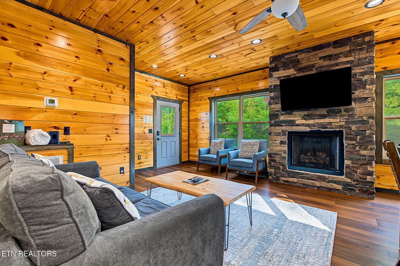 1864 Blue Tick Way, Sevierville, TN 37876