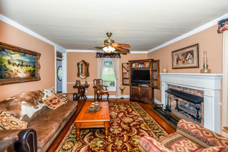 1864 Hammer Rd, Dandridge, TN 37725