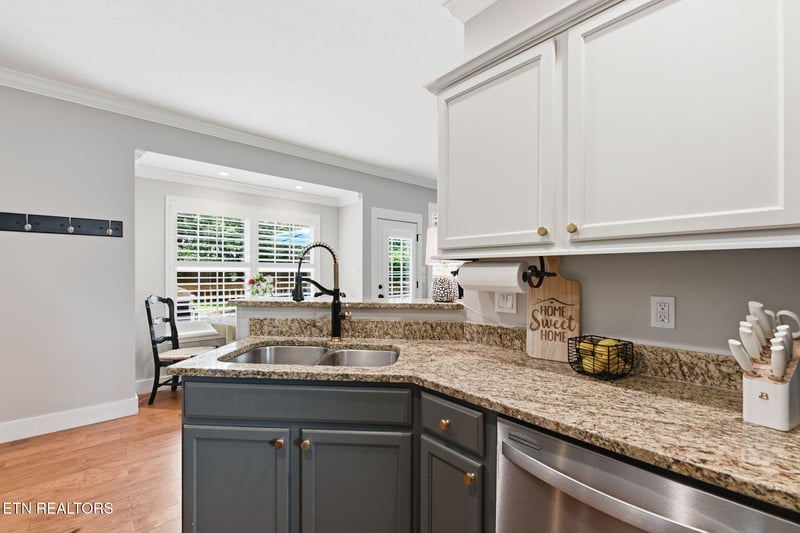 1866 Silver Cloud Ln, Knoxville, TN 37909