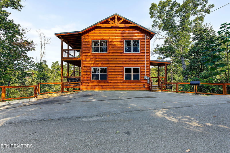 1868 Blue Tick Way, Sevierville, TN 37876