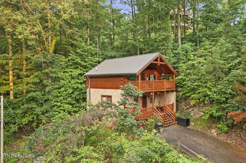 1868 Orchard Dr, Sevierville, TN 37876