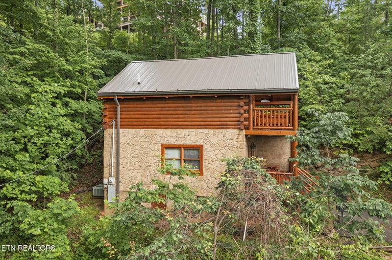 1868 Orchard Dr, Sevierville, TN 37876
