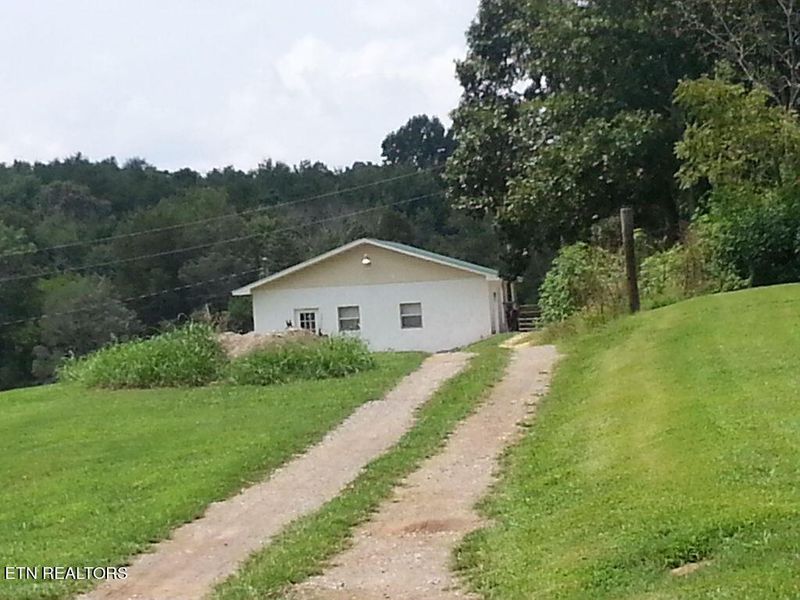 1868 Watson Rd, Loudon, TN 37774