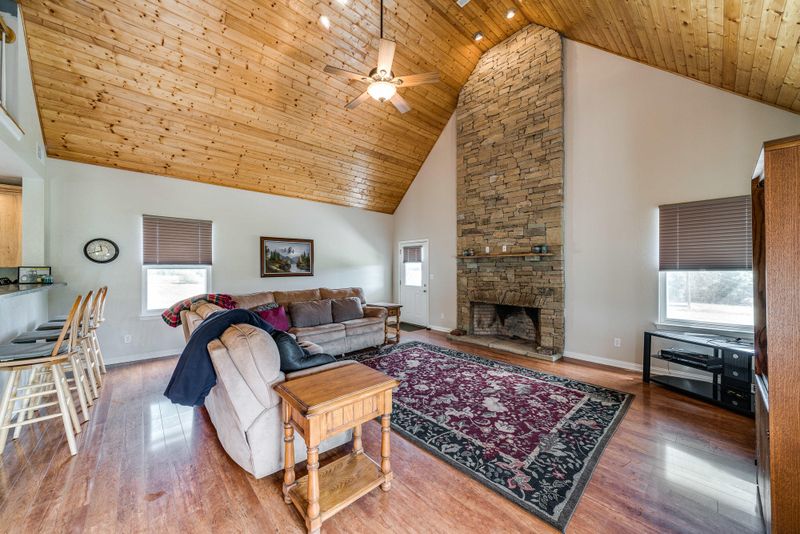 187 Anthony Rd, Sunbright, TN 37872