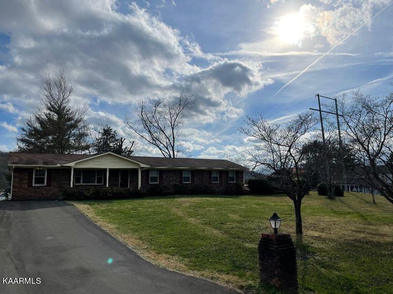 187 Oak St, Jacksboro, TN 37757