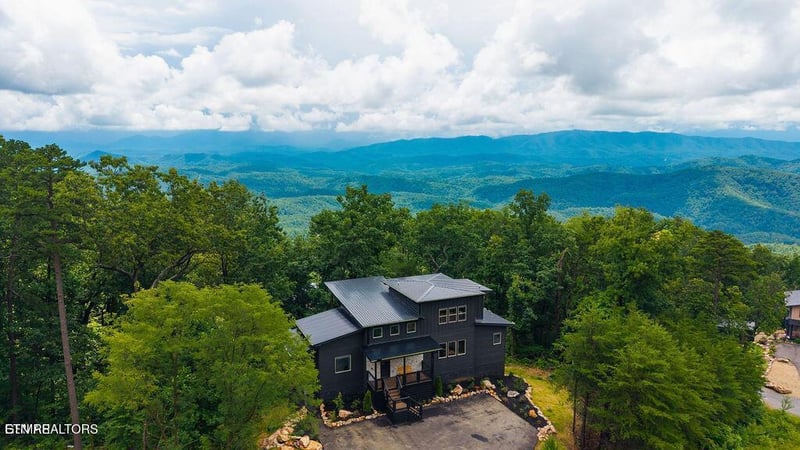 1870 Mountain Ash Way, Sevierville, TN 37876