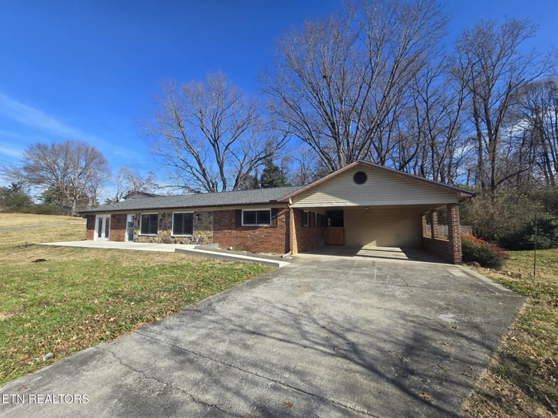 1873 Hugh Dr, Morristown, TN 37813