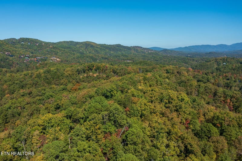1876 Upper Middle Creek Rd, Sevierville, TN 37876