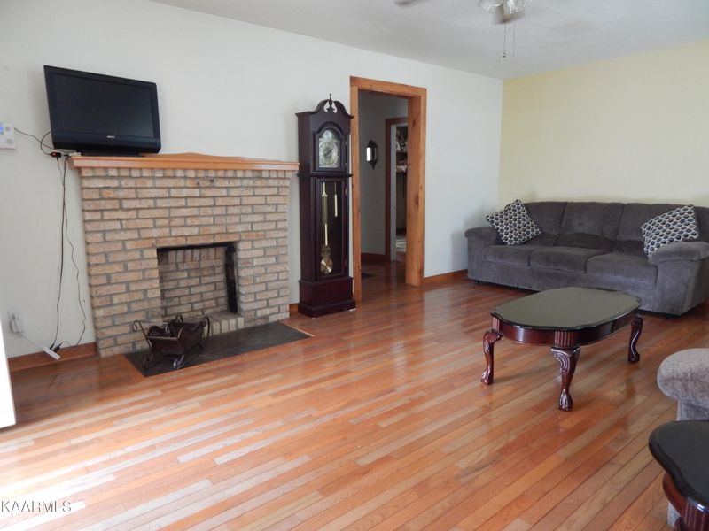 1878 Beech St, Knoxville, TN 37920