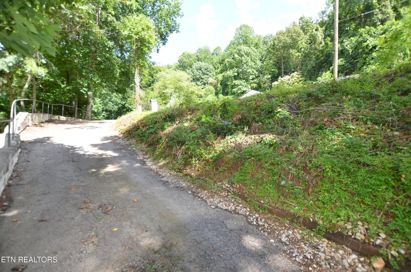 188 Green Ln, Powell, TN 37849