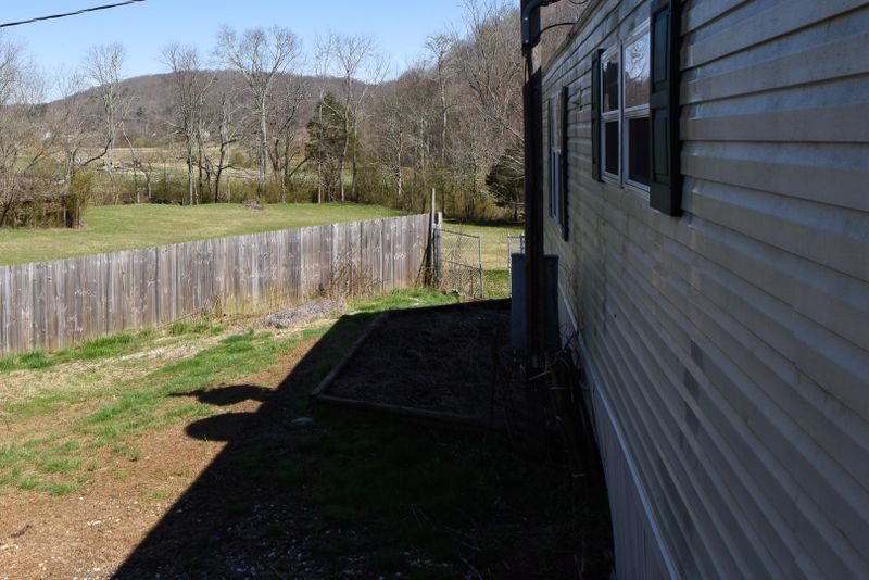 188 Poplar Creek Rd, Harriman, TN 37748